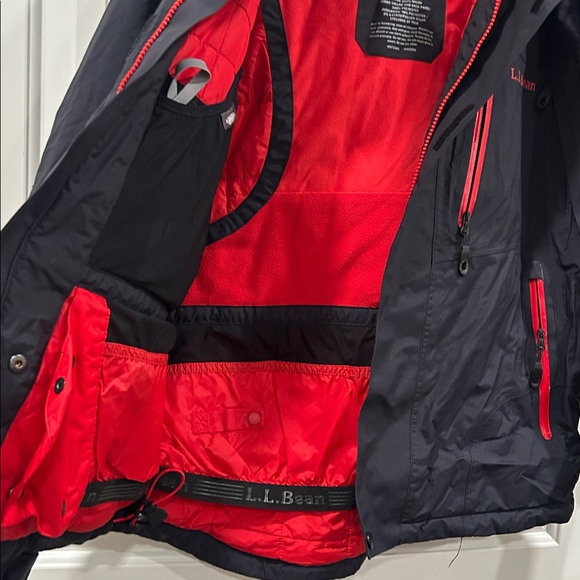 L.L. Bean Men's Black Rain Jacket with Red Accents - Picture 6 of 11